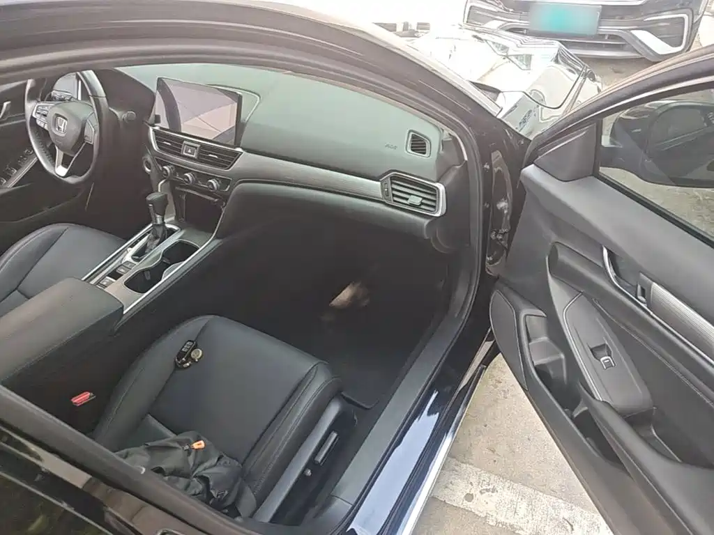 Honda Accord — фото 9