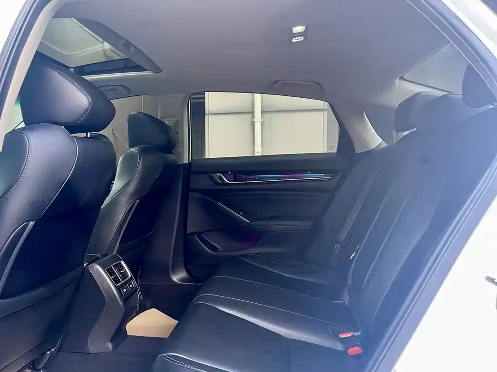 Honda Accord — фото 6