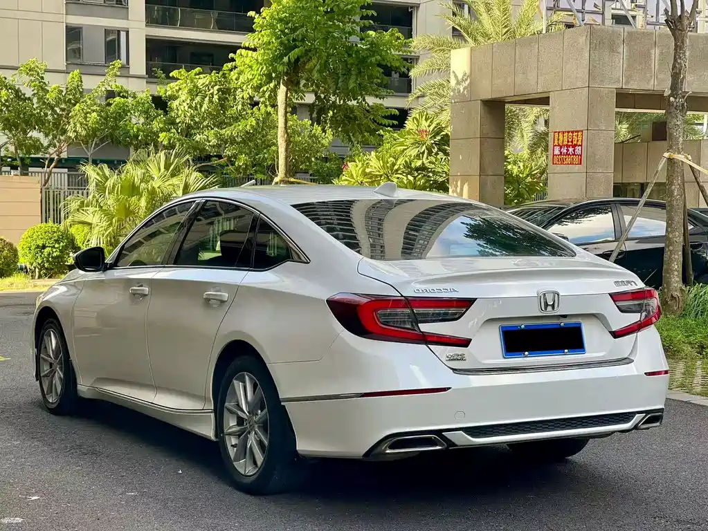 Honda Accord — фото 7