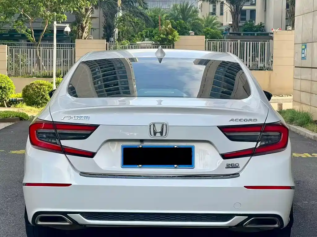 Honda Accord — фото 8