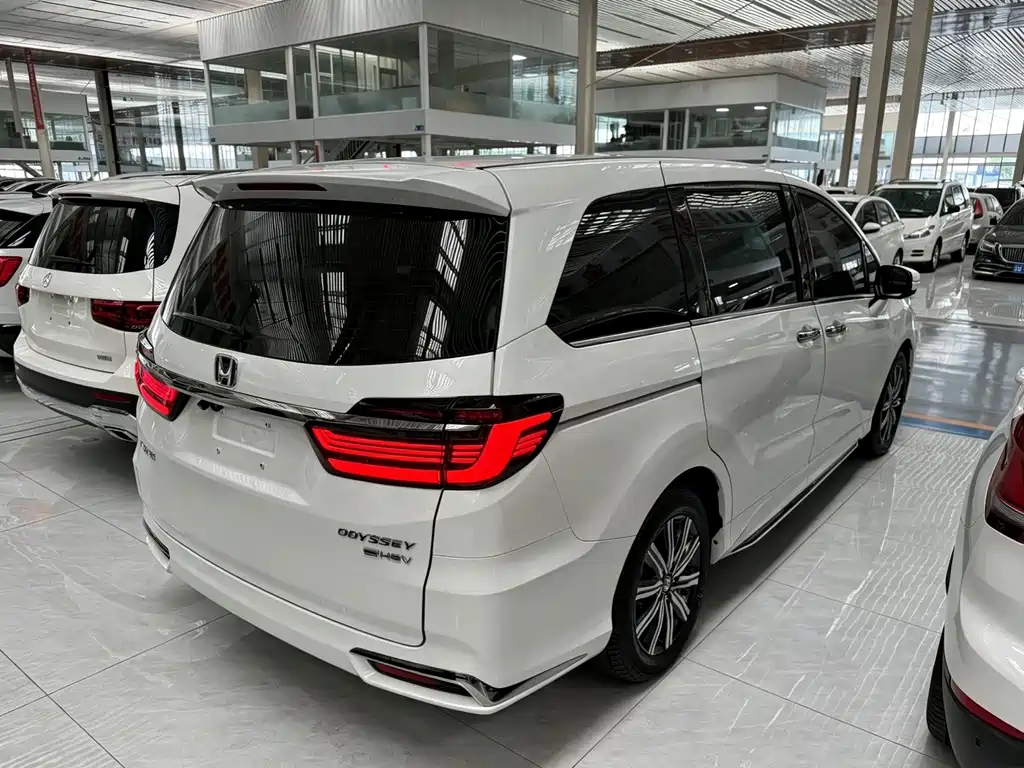 Honda Odyssey — фото 15