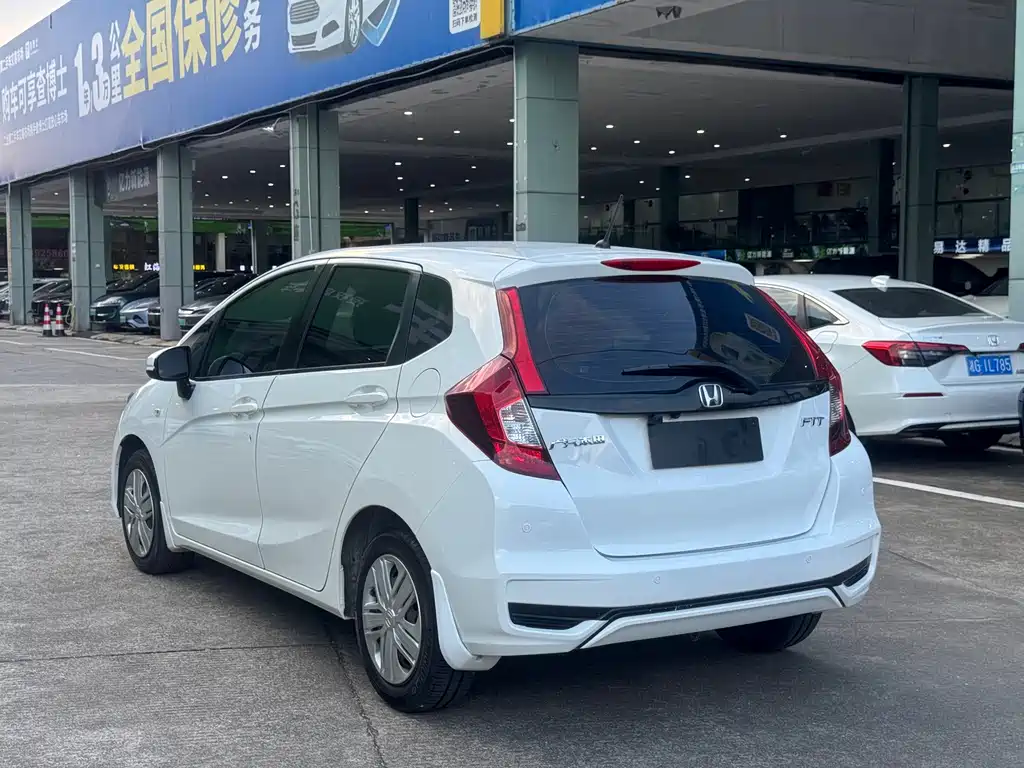 Honda Fit — фото 9