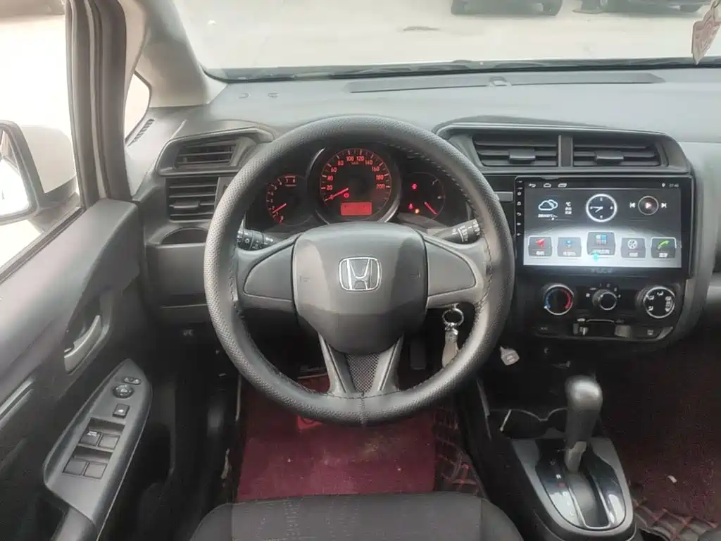 Honda Fit — фото 11