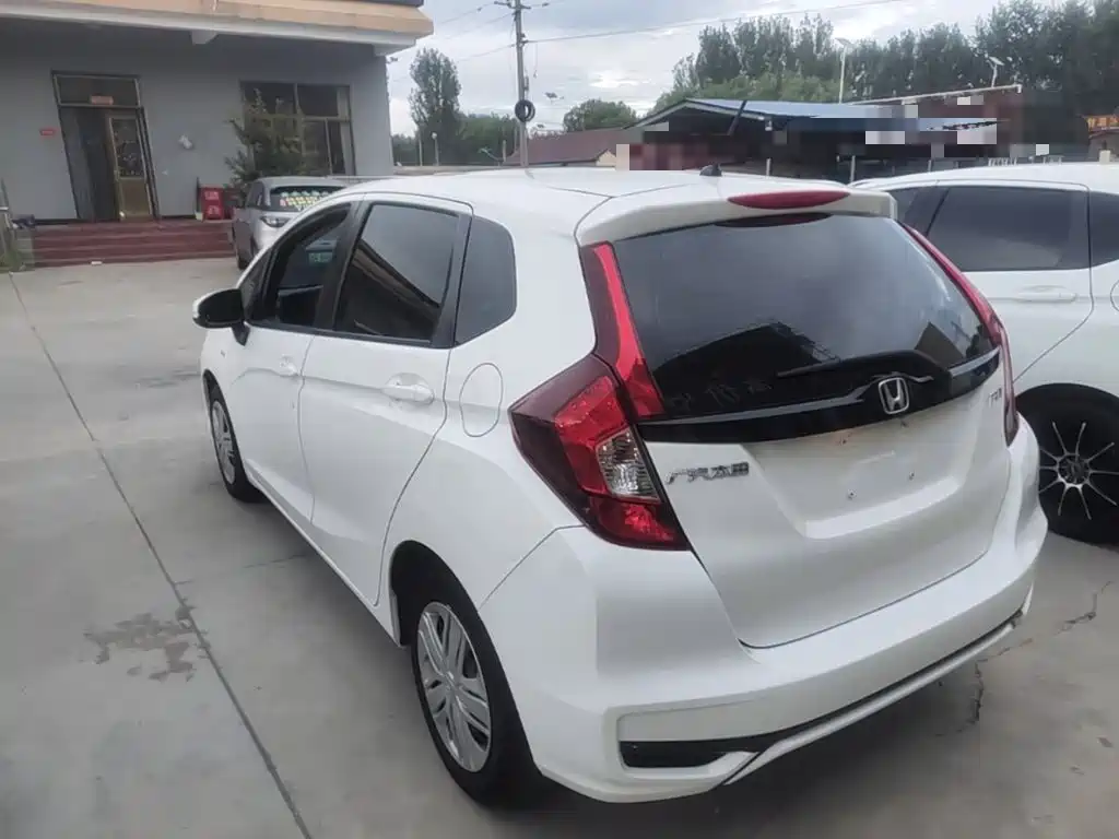Honda Fit — фото 5