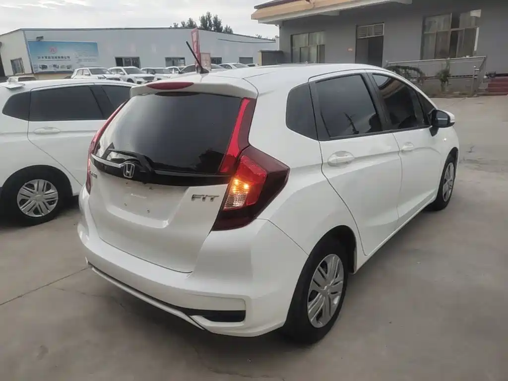 Honda Fit — фото 7
