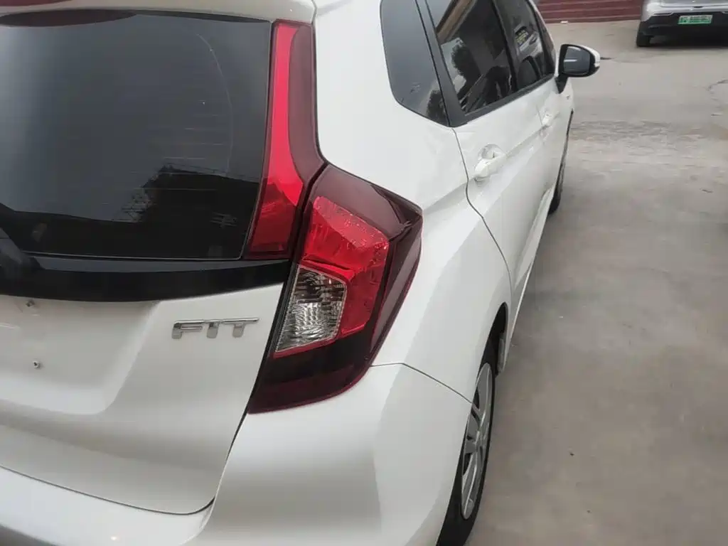 Honda Fit — фото 8