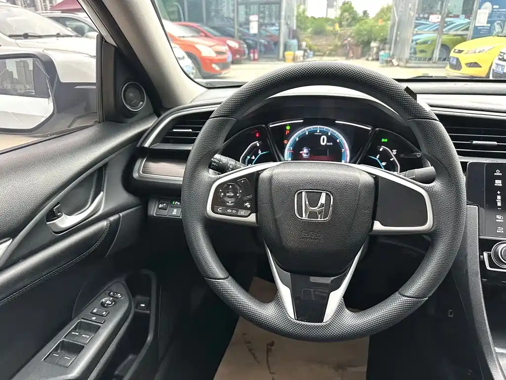 Honda Civic — фото 10