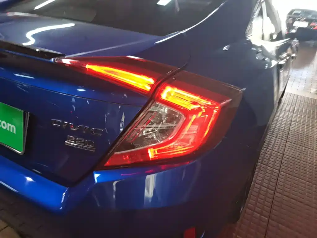 Honda Civic — фото 8