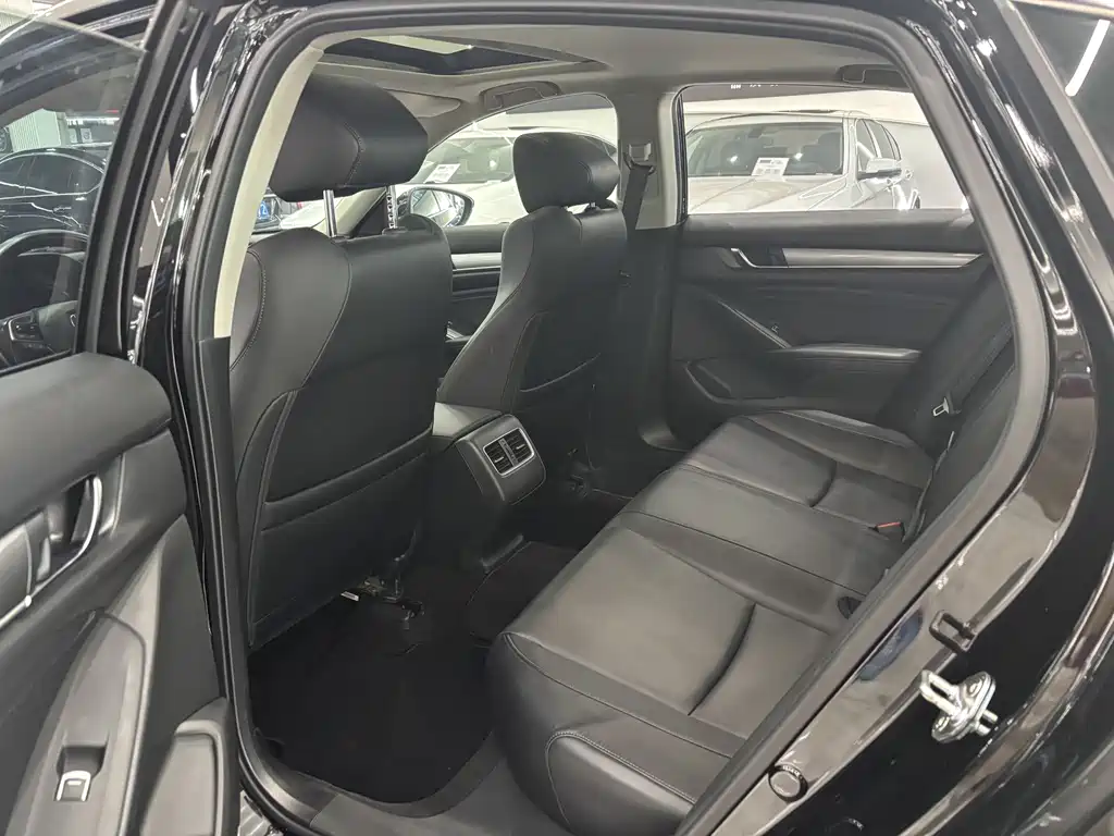 Honda Accord — фото 6