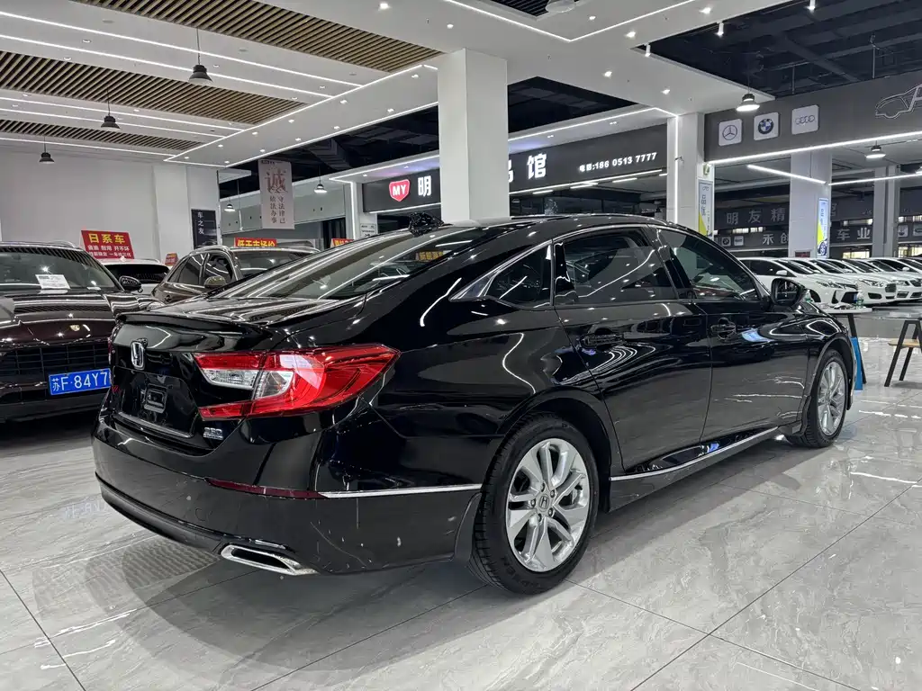 Honda Accord — фото 7