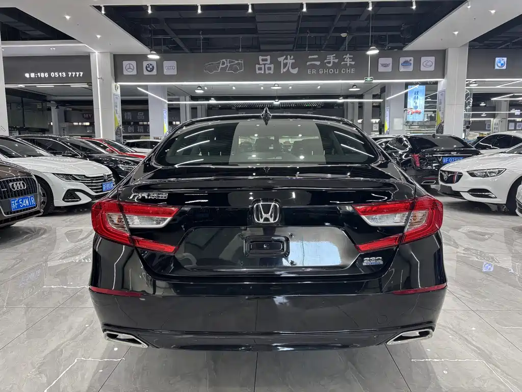 Honda Accord — фото 8