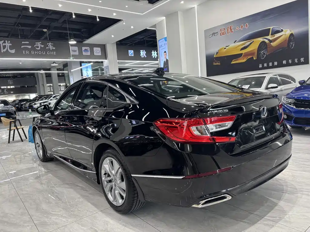Honda Accord — фото 9