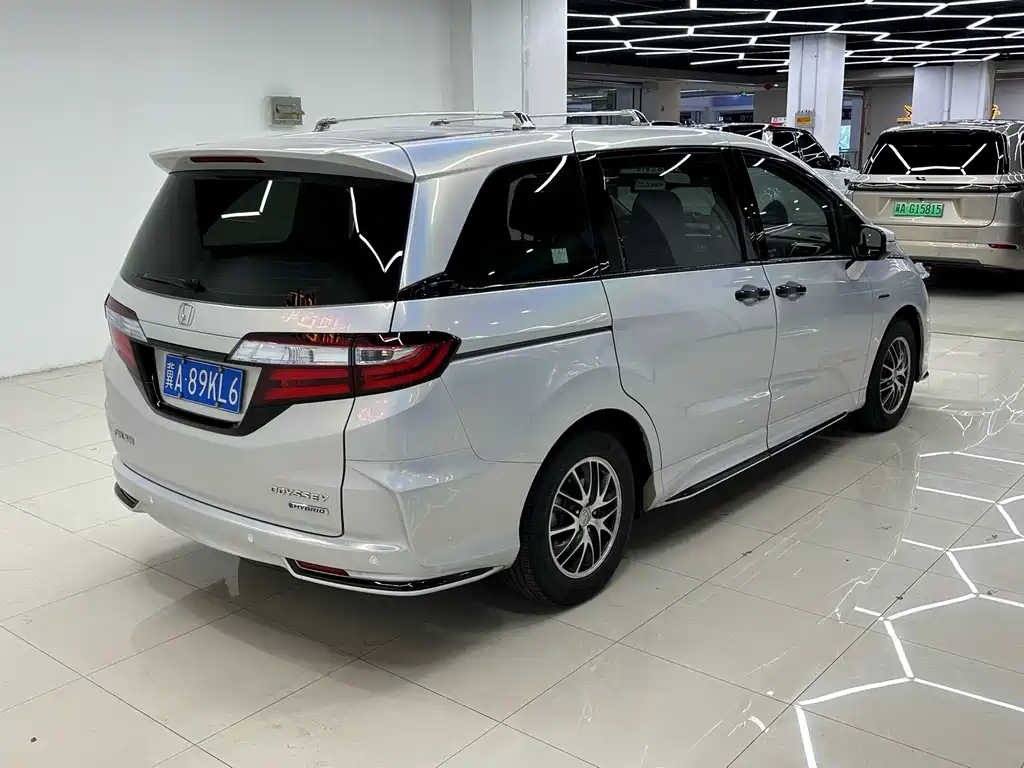 Honda Odyssey — фото 10