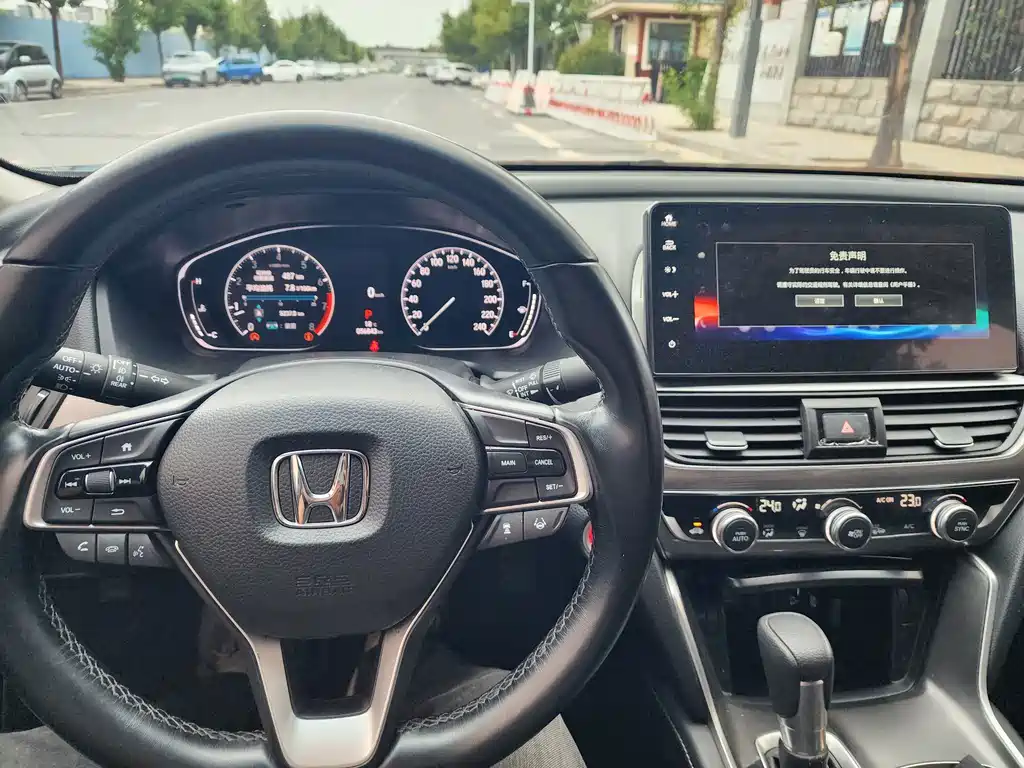 Honda Accord — фото 10