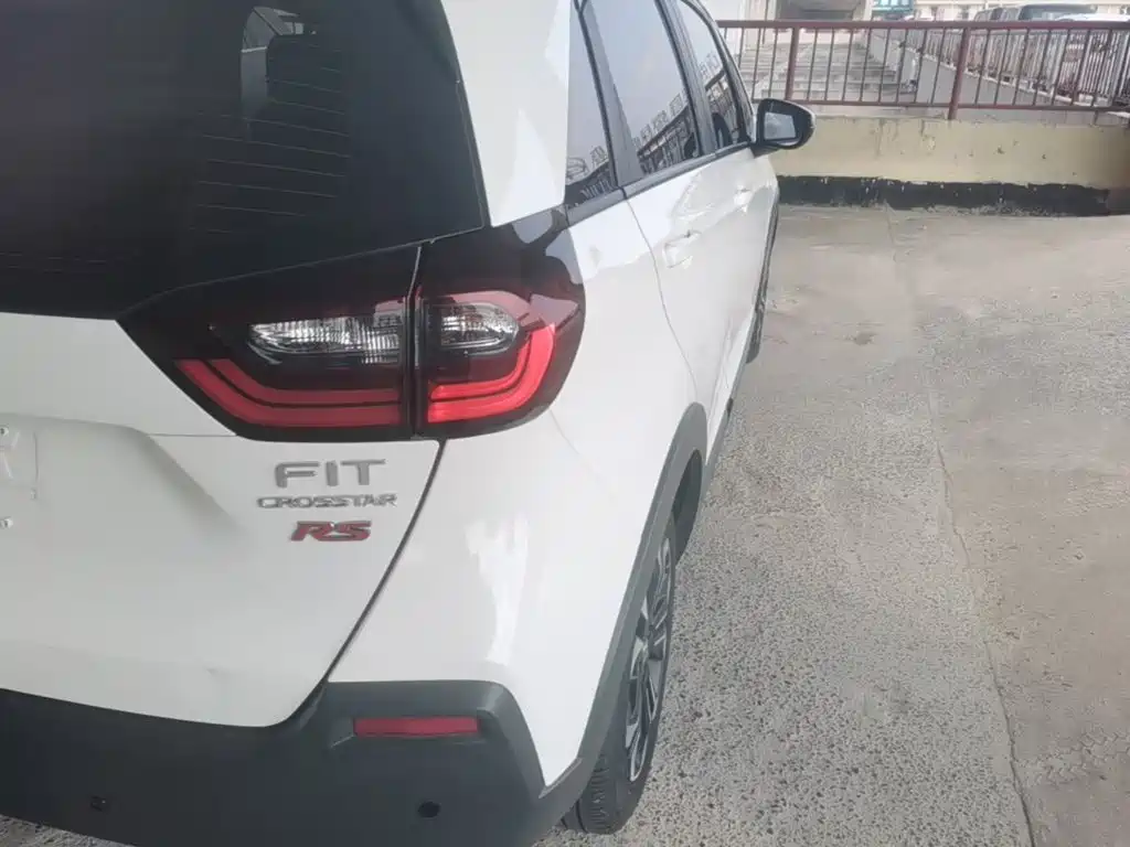 Honda Fit — фото 8