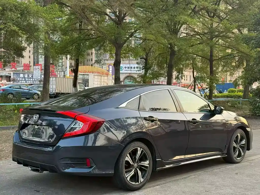 Honda Civic — фото 7