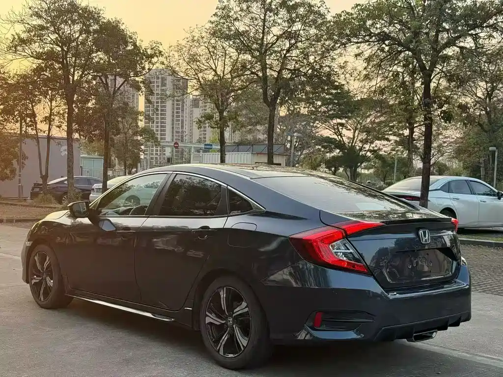 Honda Civic — фото 9