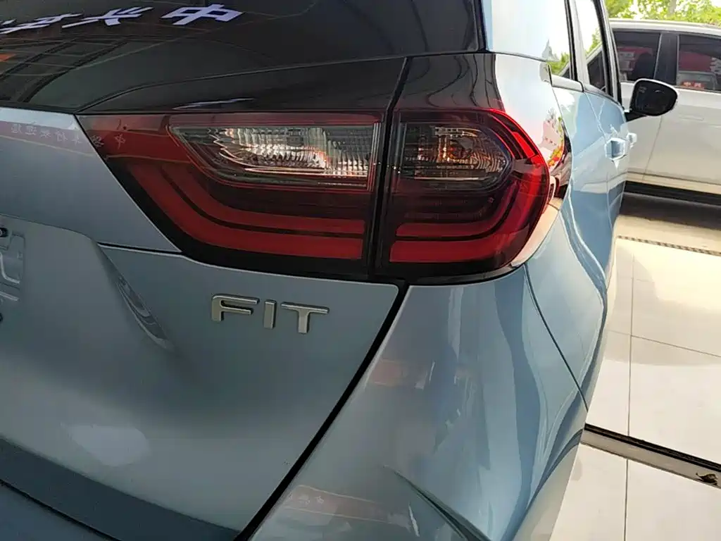Honda Fit — фото 8