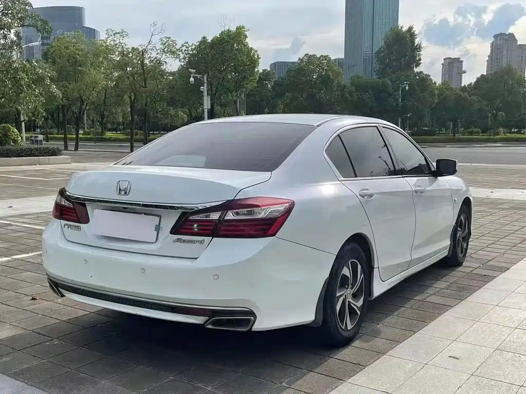 Honda Accord — фото 4