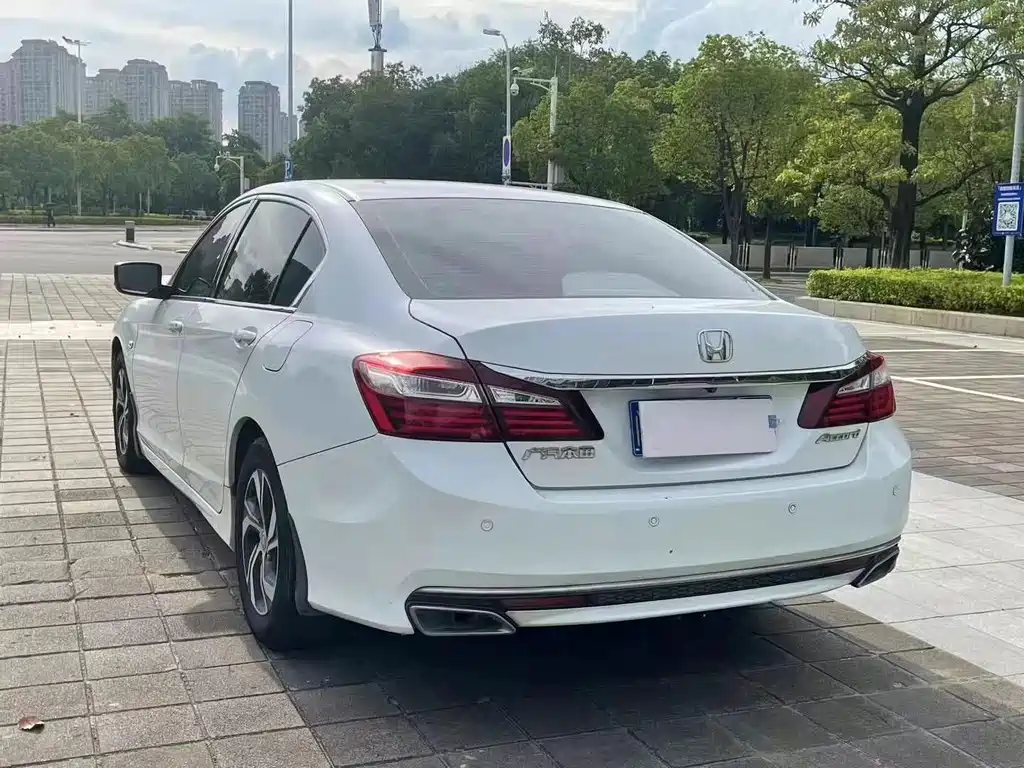 Honda Accord — фото 5
