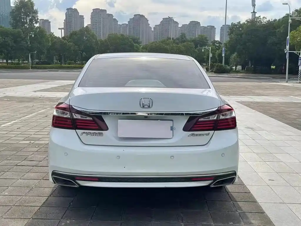 Honda Accord — фото 6