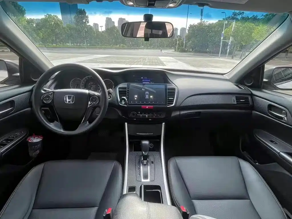 Honda Accord — фото 9