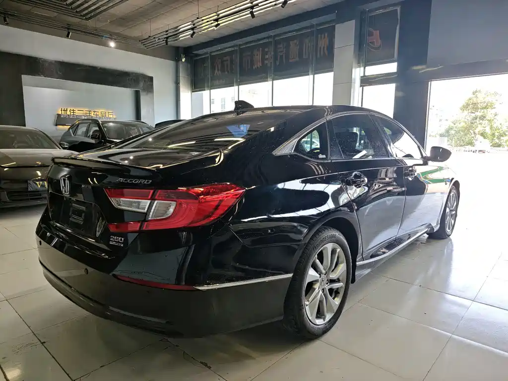 Honda Accord — фото 6