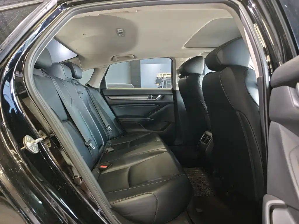 Honda Accord — фото 7