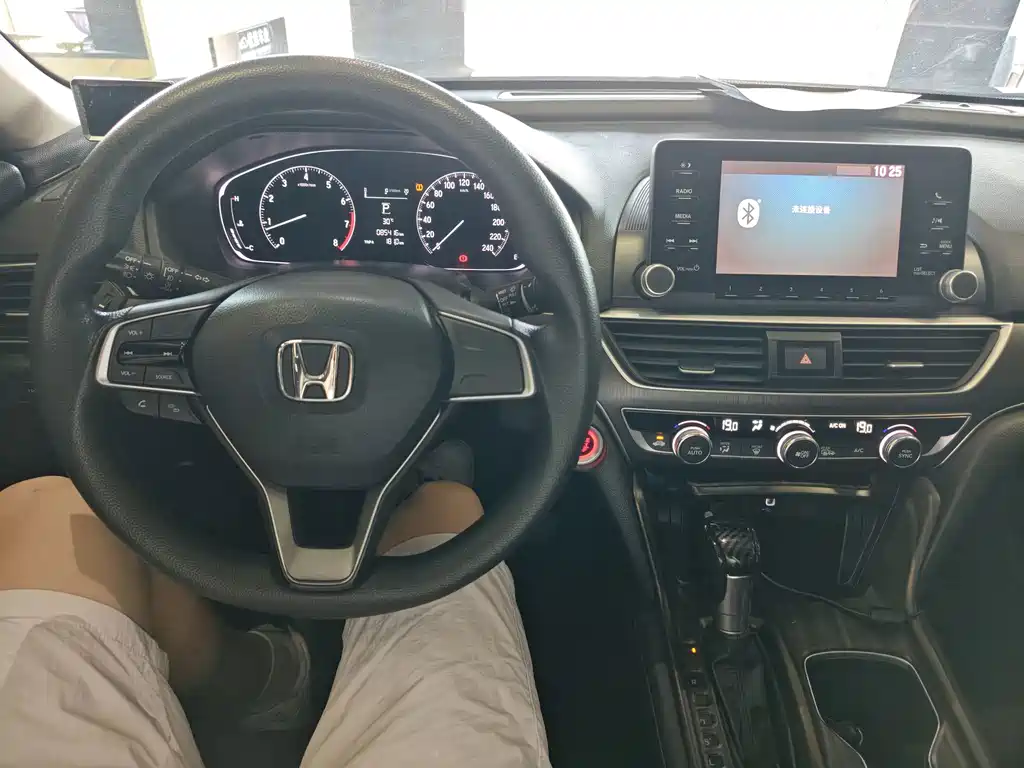 Honda Accord — фото 9