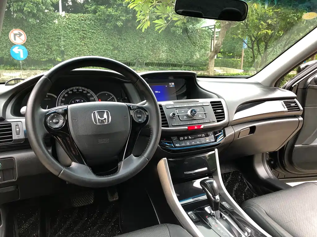 Honda Accord — фото 15