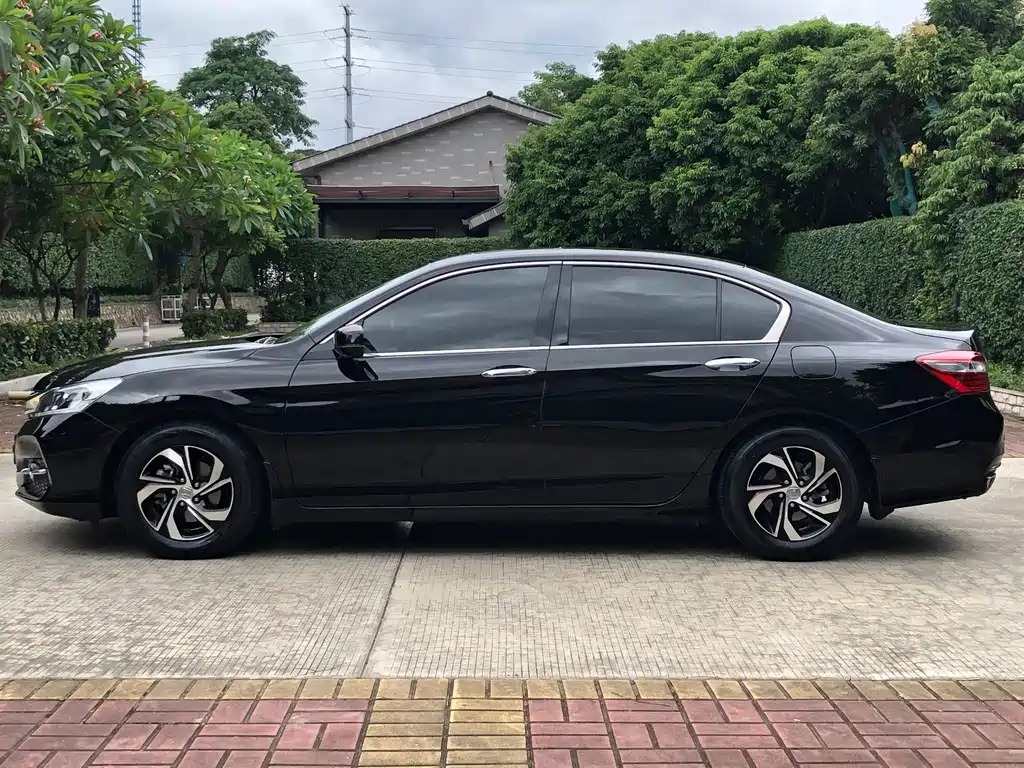 Honda Accord — фото 3