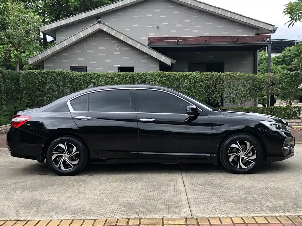 Honda Accord — фото 5