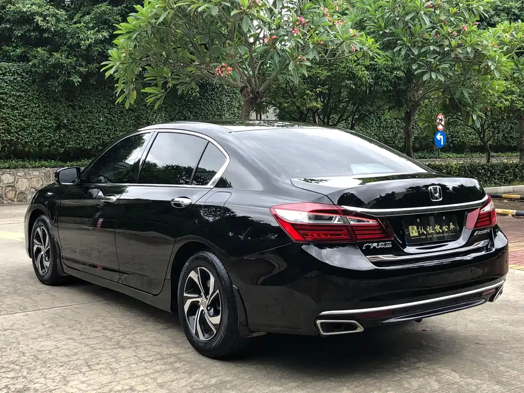 Honda Accord — фото 6