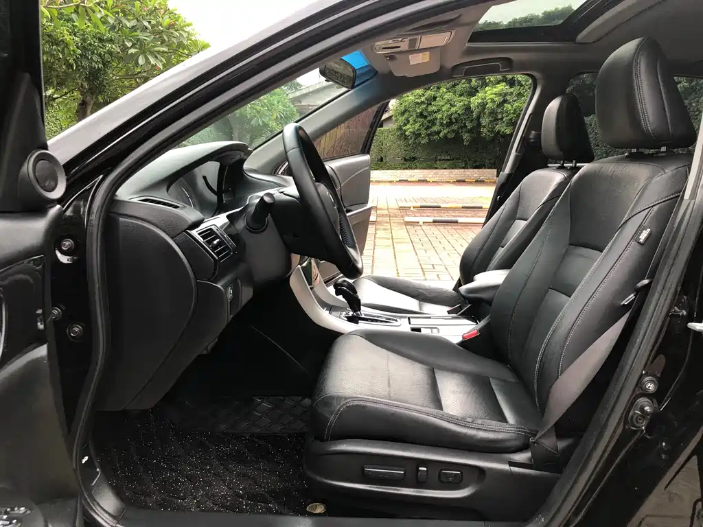 Honda Accord — фото 8