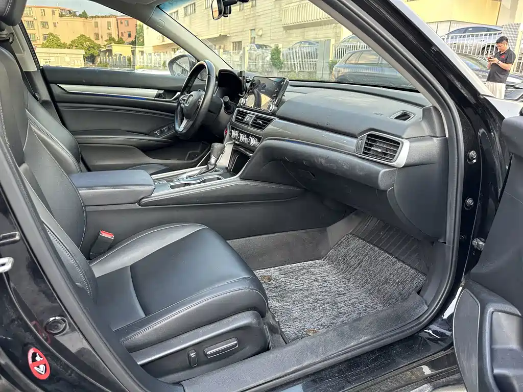 Honda Accord — фото 14