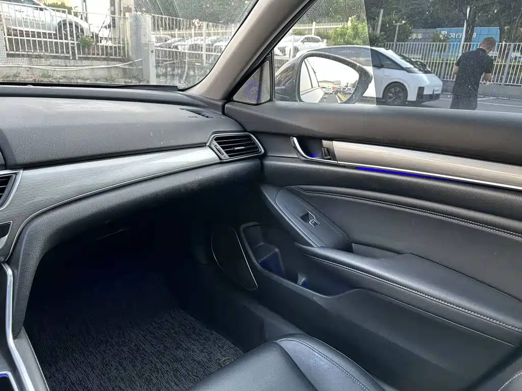 Honda Accord — фото 15
