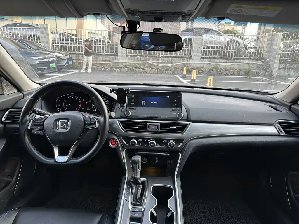 Honda Accord — фото 9