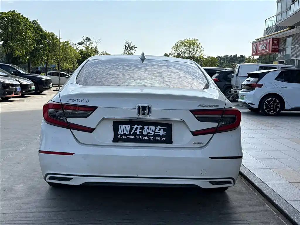 Honda Accord — фото 8