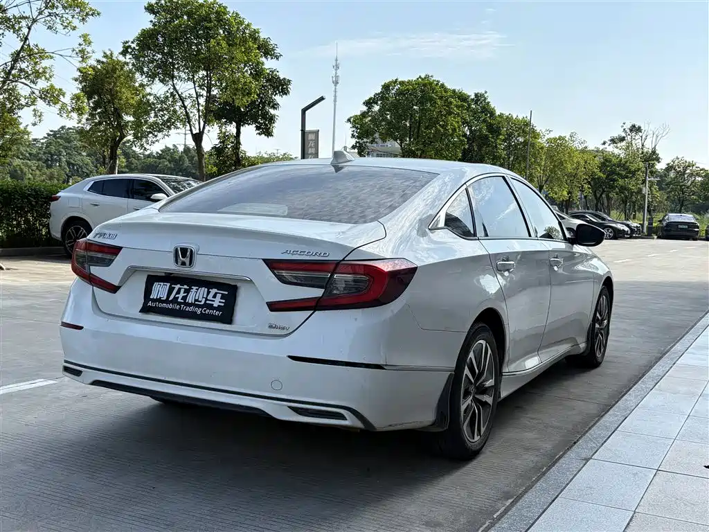 Honda Accord — фото 9