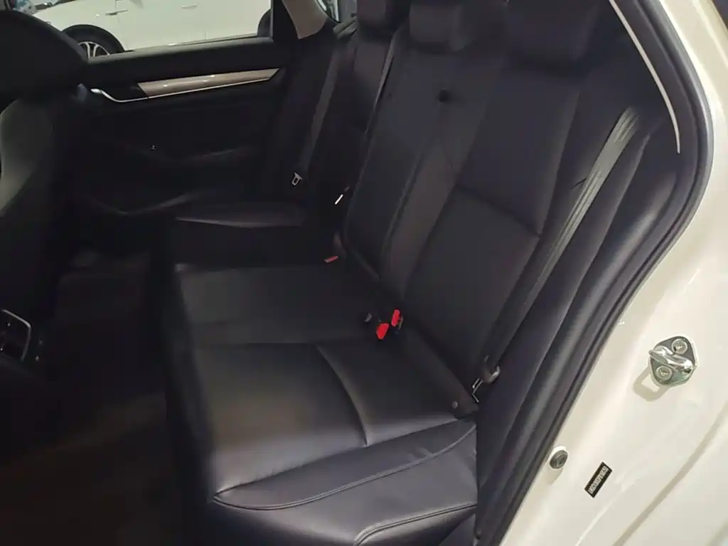 Honda Accord — фото 17