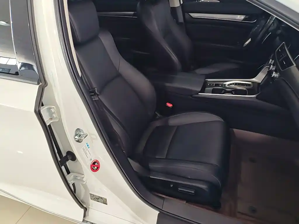 Honda Accord — фото 25
