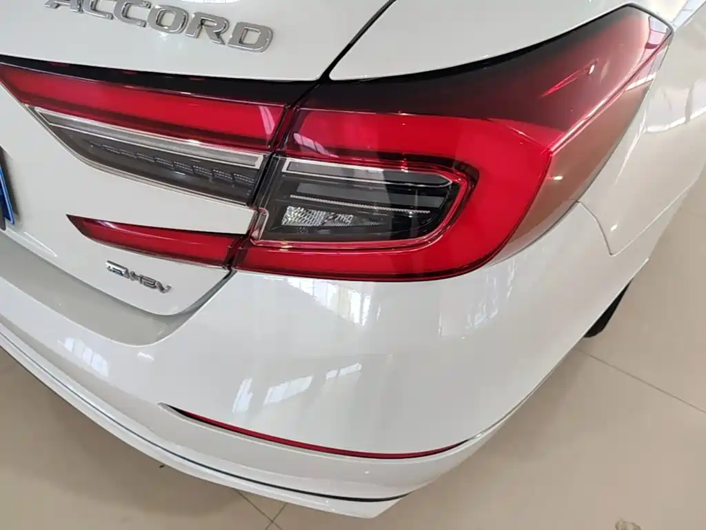 Honda Accord — фото 8