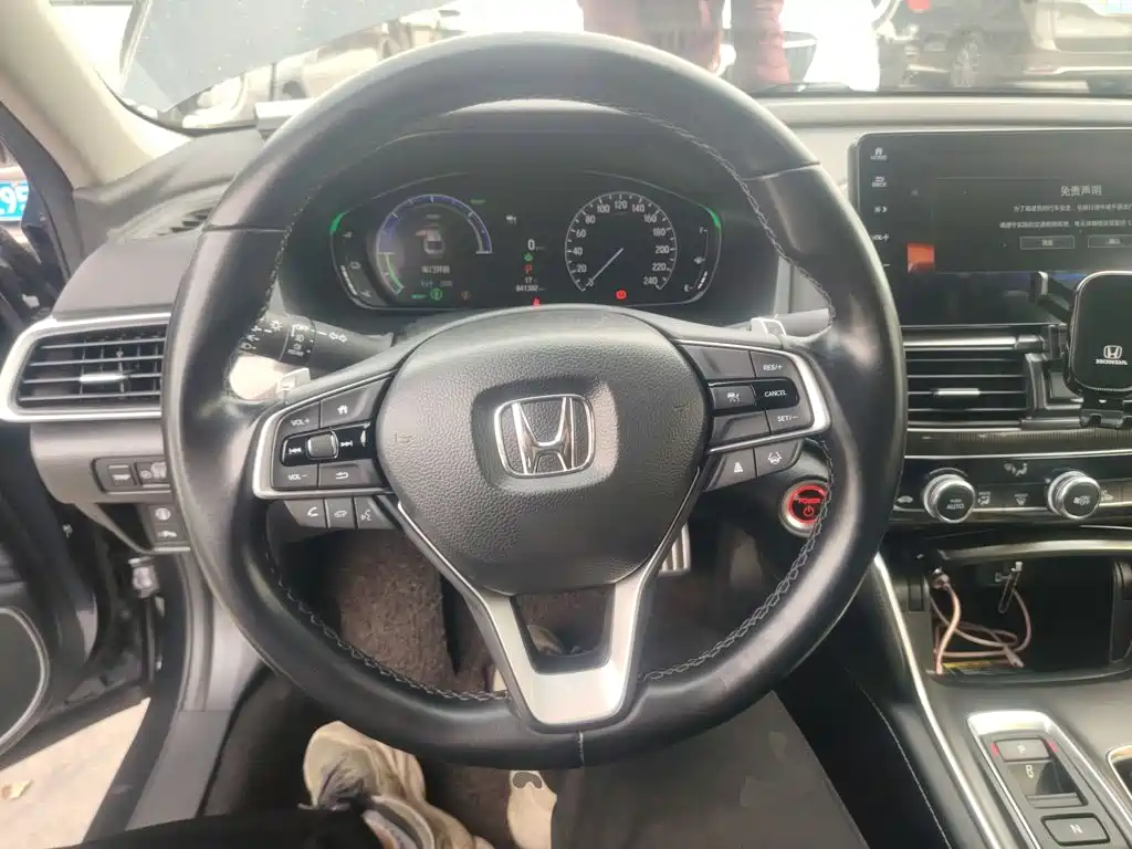 Honda Accord — фото 8