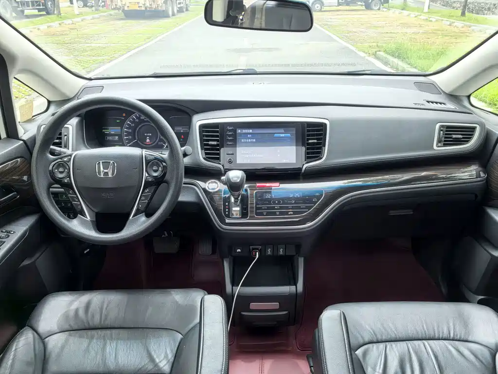Honda Odyssey — фото 14