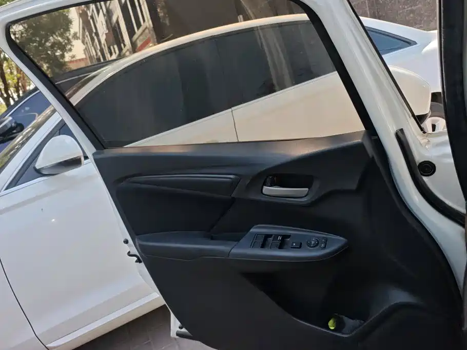 Honda Fit — фото 7