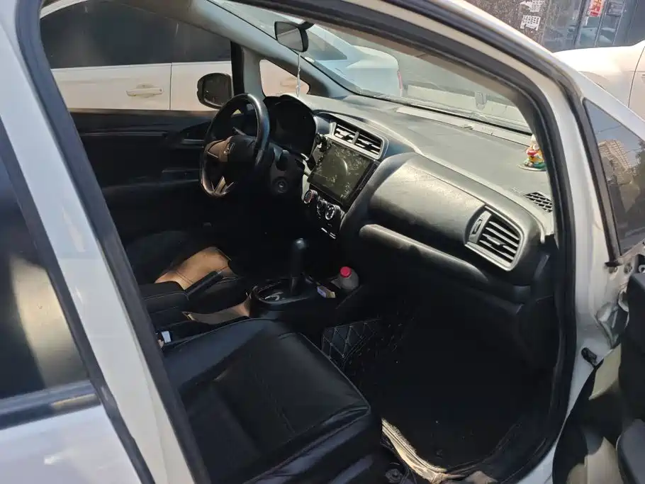 Honda Fit — фото 8