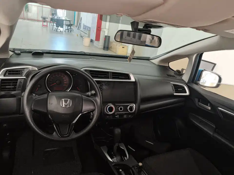 Honda Fit — фото 5