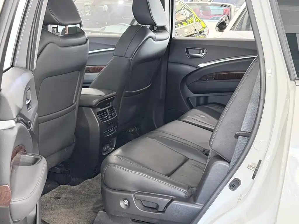 Acura MDX — фото 8