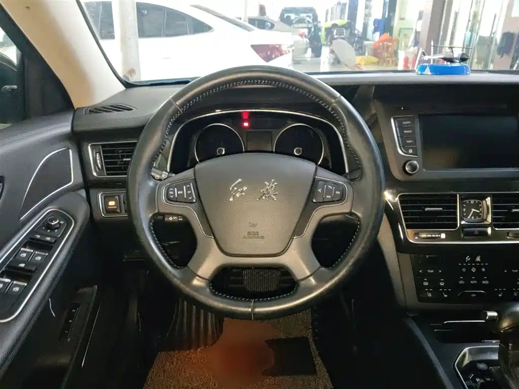 Hongqi Hongqi H7 — фото 11