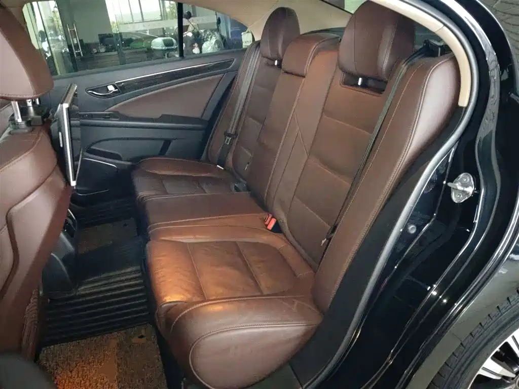 Hongqi Hongqi H7 — фото 16